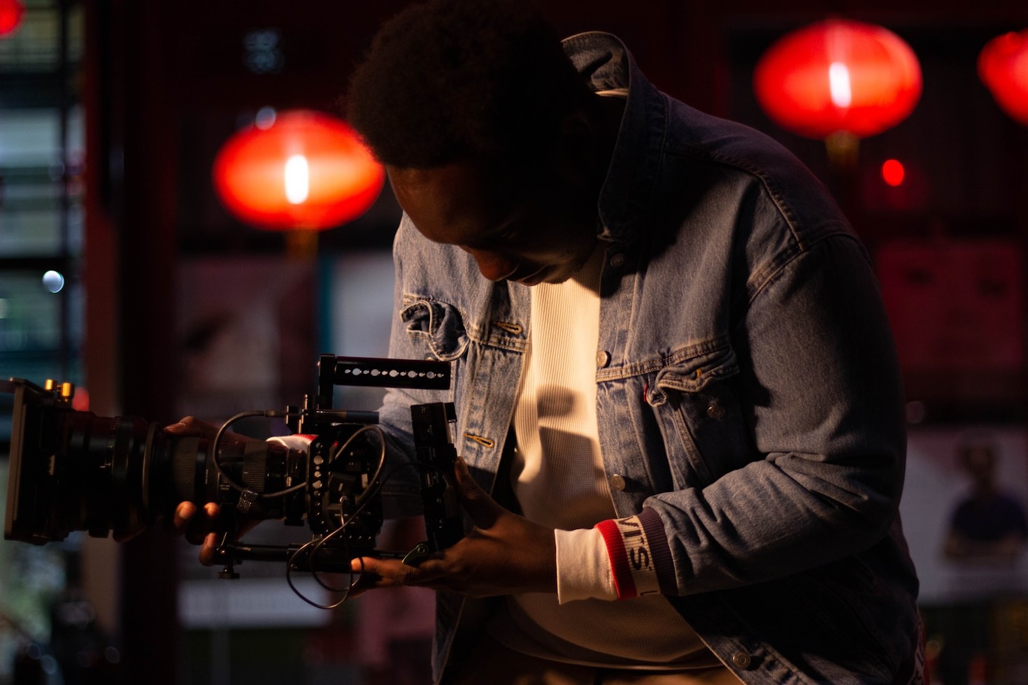 Behind the Scenes of Captivating Vlogs